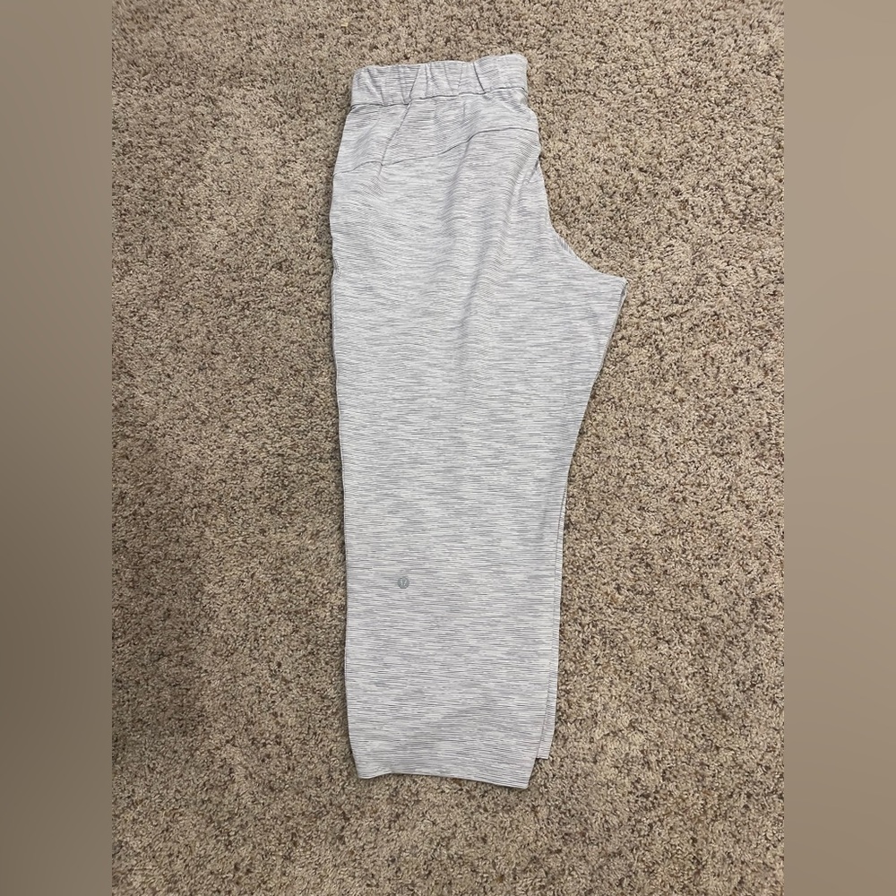 Women’s  Lululemon crop joggers